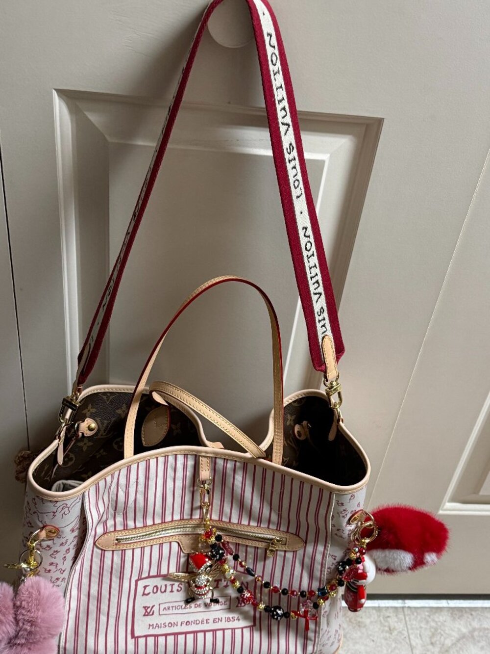 Stunning XL Leather Fashion Tote with Crossbody Strap! New Style Top Quality! - Picture 2 of 8